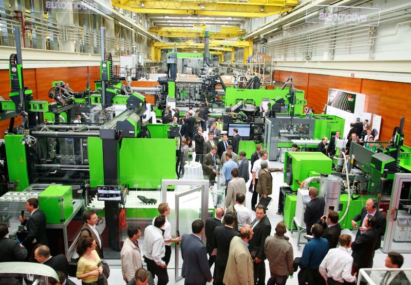 A journey through time into the future of injection moulding - 2,700 guests attend ENGEL Symposium 2012