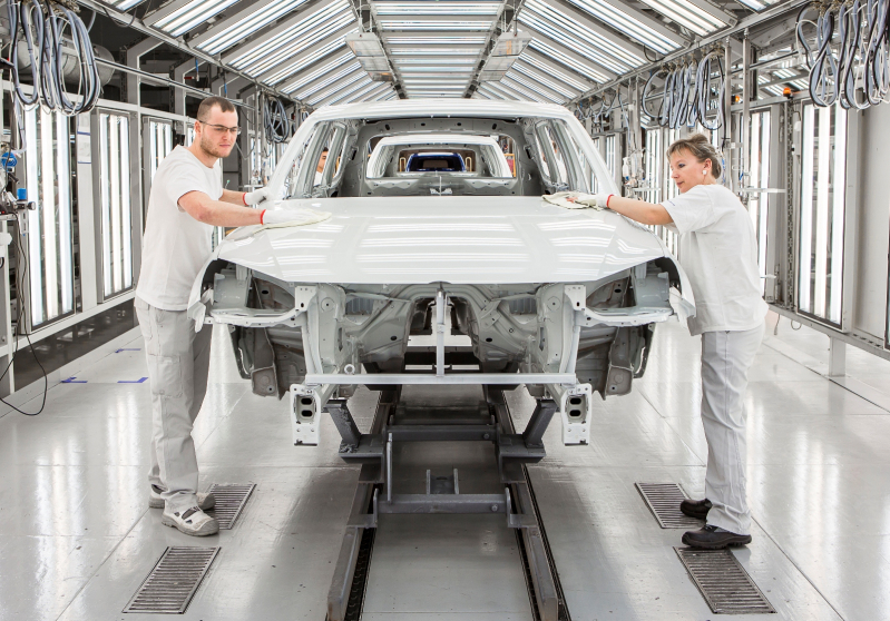 Volkswagen Slovakia continues successful course, received 500 new employees