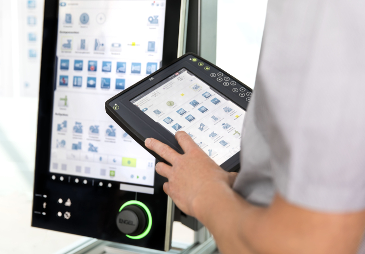 ENGEL represents the systems CC300 with new features
