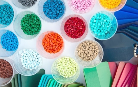 Use of vacuum in the production of plastics