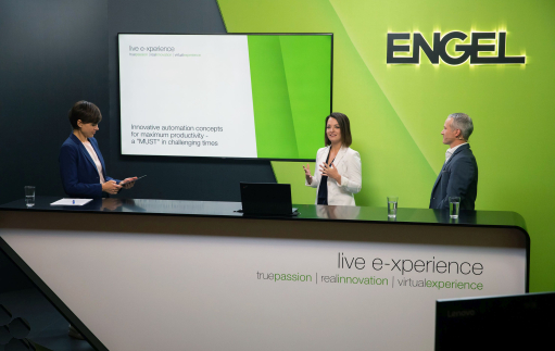 Company ENGEL brings a symposium to their customers