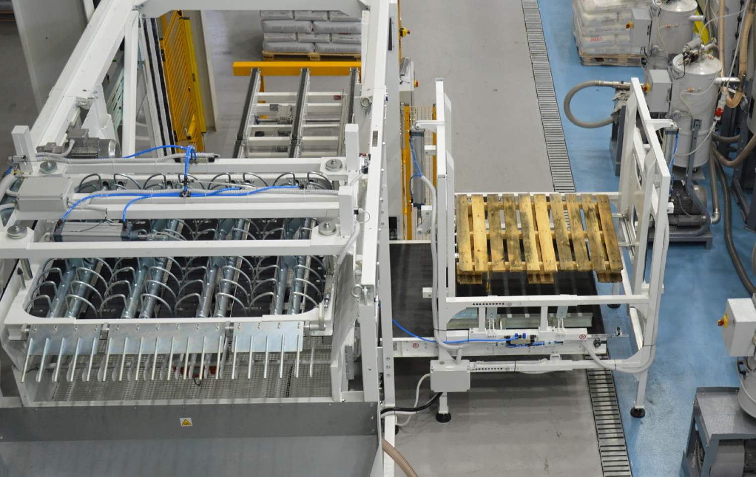Euroimpex: New installation of the LINCE Depalletizer in Luna Plast a.s. company