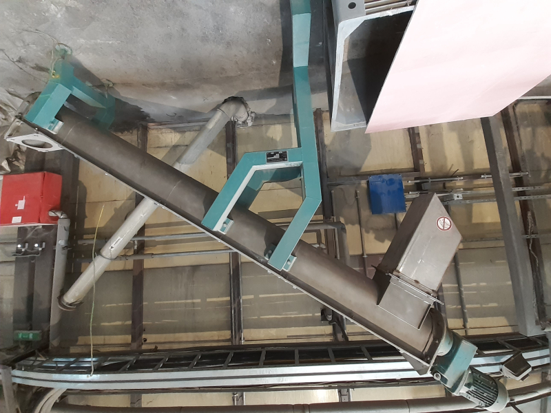 Screw conveyor