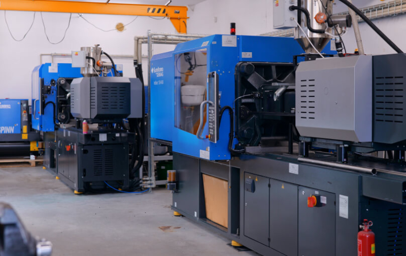 Cooperation: Free production capacities on injection molding machines 2 x 130T