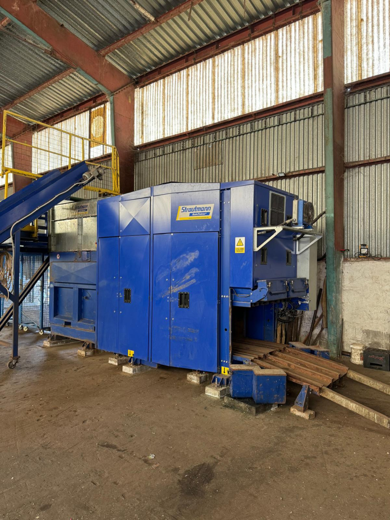 Sell: Baling press (plastics, paper) Strautmann-DE